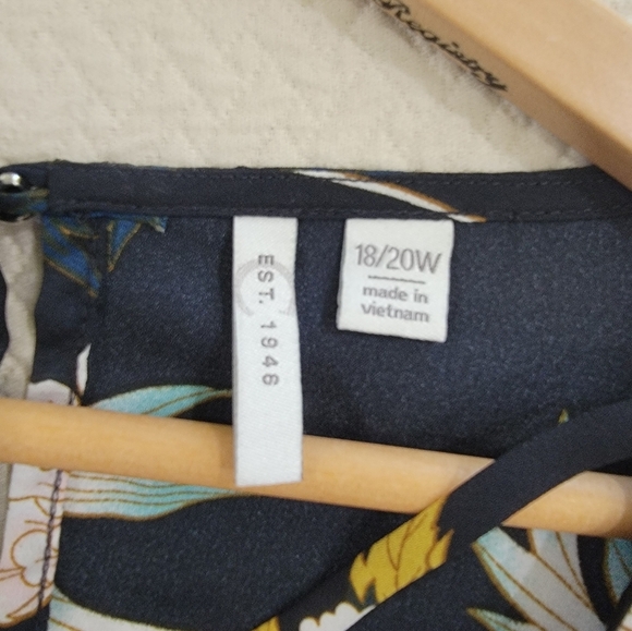 C est. 1946 Floral Black Blouse With Statement Sleeves Size 18 / 20 Ruffle - Picture 12 of 15